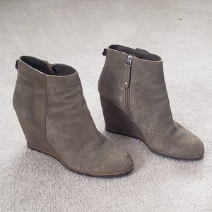 Linea Paolo Winslet Suede Wedge Bootie 6M